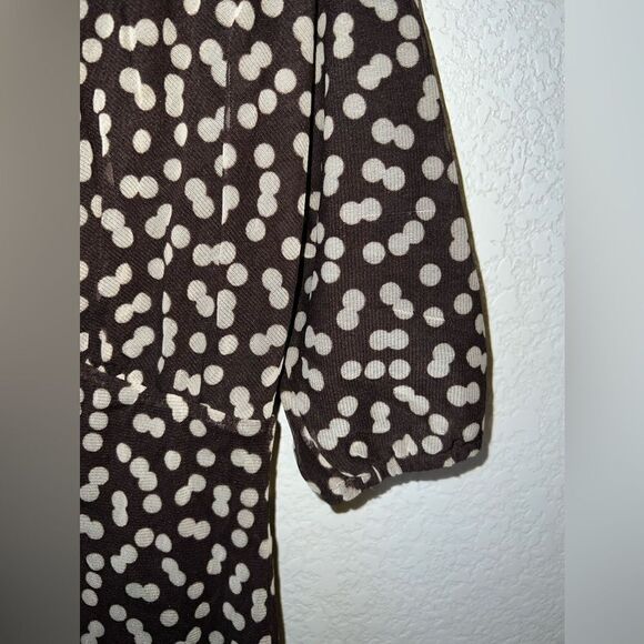 🤎 NEW YORK & COMPANY BROWN POLKA DOT BLOUSE- SIZE MEDIUM - Picture 4 of 5